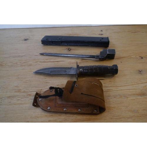 458 - Bayonet, dagger and rounds