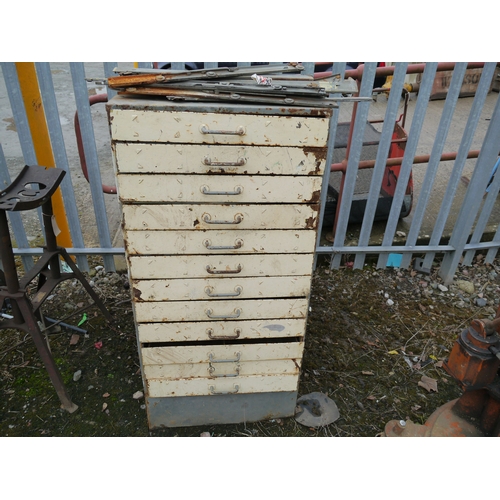 711 - Metal tool cabinet