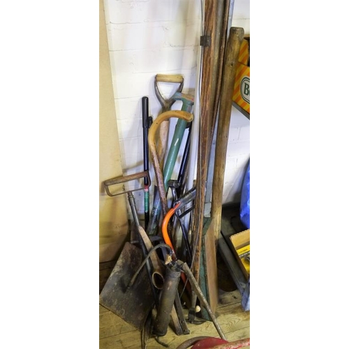 7 - Large quantity of garden tools