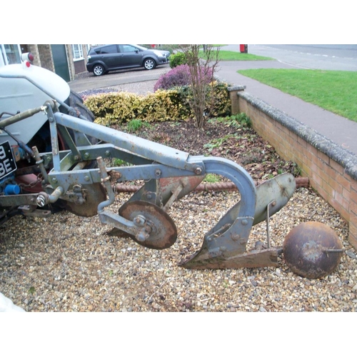 110 - Massey Ferguson 2-furrow conventional plough