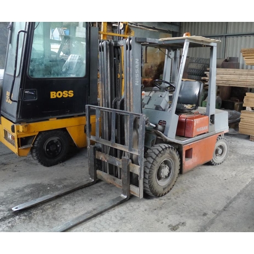 54 - Nissan diesel fork lift, 2250kg, working order, low mast, good tyres.