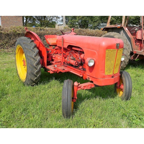 569 - David Brown 880 Implematic tractor. Runs