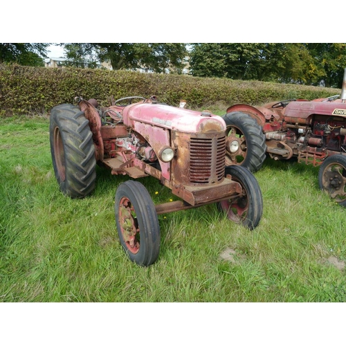 582 - David Brown 30D tractor. Runs, Hesford winch and anchors. SN.17820 Reg. VPW 199