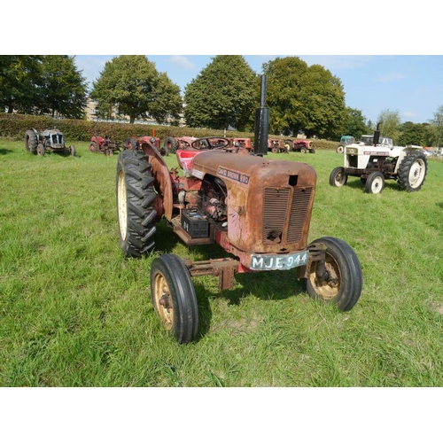 588 - David Brown 990 Implematic tractor. Good runner. Reg. MJE 944