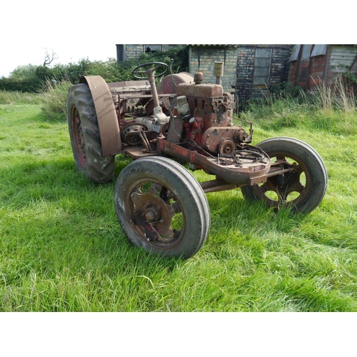 595 - David Brown Cropmaster tractor, spares