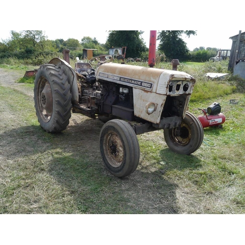 597 - David Brown 880 selectamatic tractor. Runs well. Reg. ABJ 218H