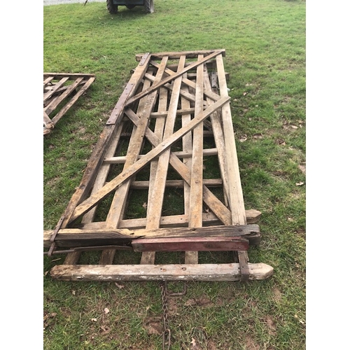 36 - Quantity of old wooden farm gates