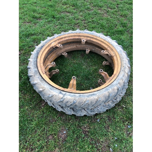 241 - Set rowcrop wheels and tyres to fit John Deere 6930