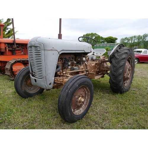 101 - Ferguson 35 grey/gold tractor. SN.SKF 50091. Part resprayed. Runs +VAT