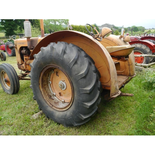 102 - Case LA tractor. Original off farm condition. Lights, PTO. SN. 5224808.+VAT