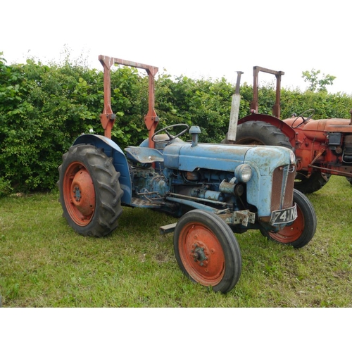 112 - Fordson Dexta tractor with roll bar. Runs. Reg. 741 NEV+VAT