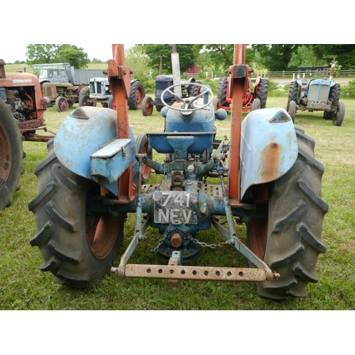 112 - Fordson Dexta tractor with roll bar. Runs. Reg. 741 NEV+VAT