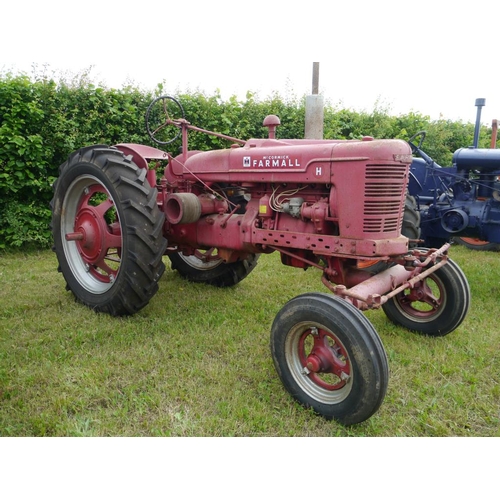 114 - Farmall H tractor. PTO, new rear tyres, pulley. SN.138112X3+VAT