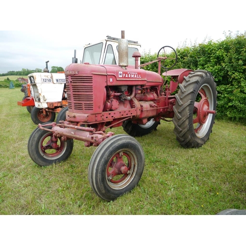 114 - Farmall H tractor. PTO, new rear tyres, pulley. SN.138112X3+VAT