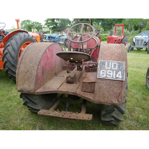 121 - McCormick International 10/20 tractor. Original off farm condition SN.KC208820 Reg. UD8914+VAT