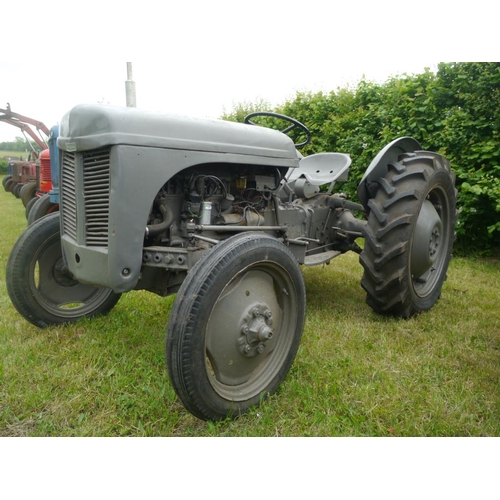 122 - Ferguson T20 petrol paraffin tractor. New tyres. Runs. Reg. FJK 675+VAT