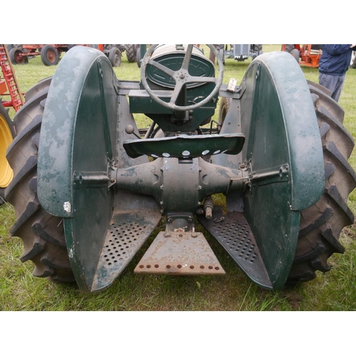 125 - Fordson Standard N tractor. Green, narrow wing, pulley, PTO, good tyres, Fordson rear wheels. Runs +... 