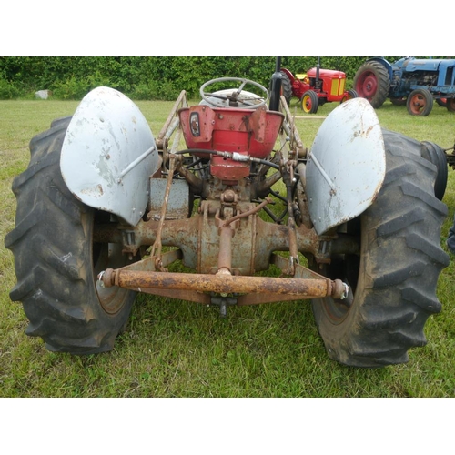 133 - Ferguson TEF tractor with loader. Runs. SN.405251+VAT