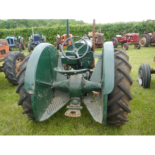 138 - Fordson Standard N tractor. Green, narrow wing, Fordson wheels, good tyres, pulley. Runs. +VAT