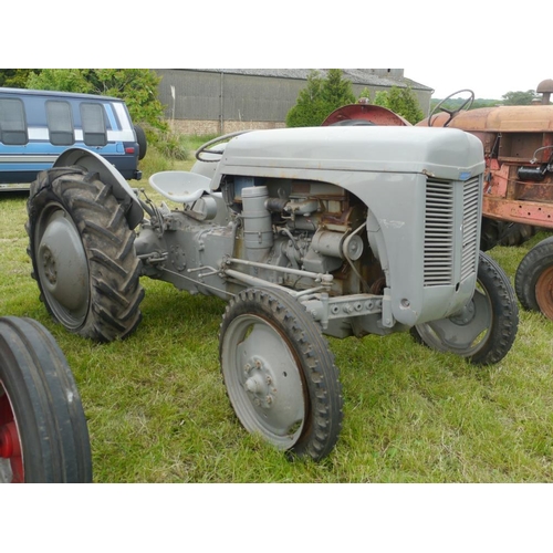 146 - Ferguson T20 P3 tractor. Resprayed. Runs. +VAT