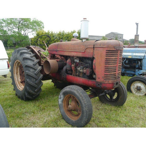 153 - International McCormick WD6 tractor. Original, new rear tyres. Runs +VAT