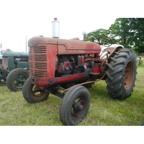 153 - International McCormick WD6 tractor. Original, new rear tyres. Runs +VAT