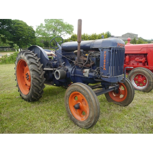 158 - Fordson Major E27N tractor. PTO, hydraulics, pulley, new rear tyres, early restoration. Runs +VAT