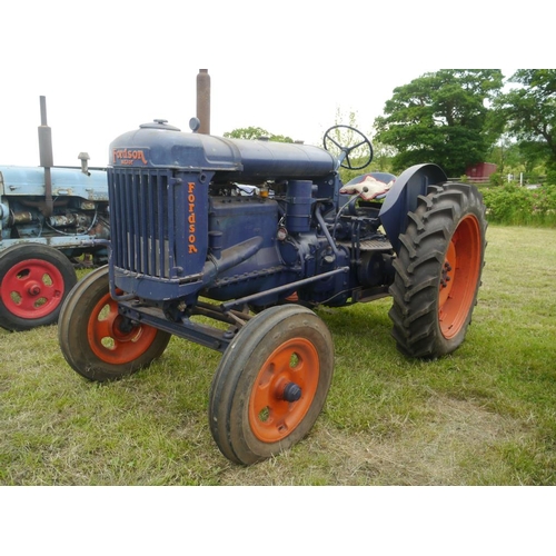 158 - Fordson Major E27N tractor. PTO, hydraulics, pulley, new rear tyres, early restoration. Runs +VAT