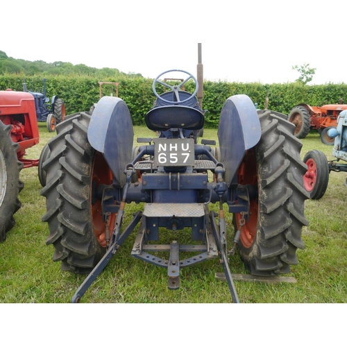 158 - Fordson Major E27N tractor. PTO, hydraulics, pulley, new rear tyres, early restoration. Runs +VAT