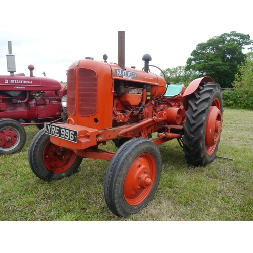 162 - Nuffield Universal M4 tractor with loader brackets, rear wheel weights, front weight, good tyres. Ru... 