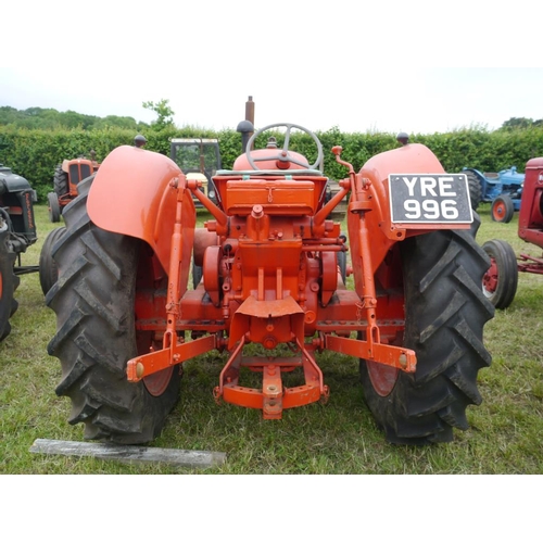 162 - Nuffield Universal M4 tractor with loader brackets, rear wheel weights, front weight, good tyres. Ru... 