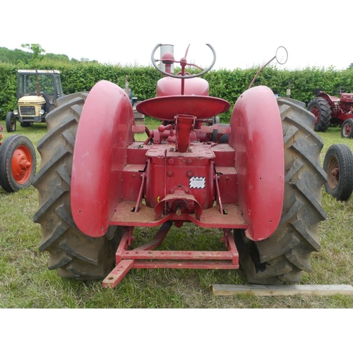 163 - International W6 standard tractor. Early restoration, pulley. Runs +VAT