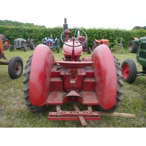 165 - McCormick International W4 tractor. Early restoration, pulley. Runs SN. 4406+VAT