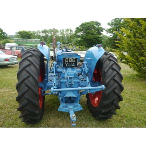 171 - Roadless Fordson Super Major tractor. Live drive, restored, very tidy. Runs. SN.2196. Reg. 686 YUA. ... 