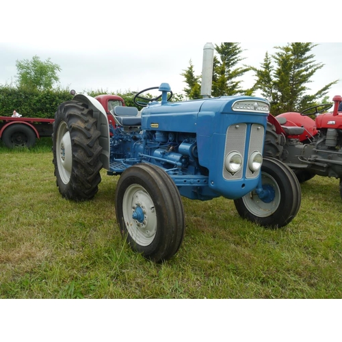 172 - Fordson Super Dexta tractor. Restored. Runs Reg. SKH 845B.  V5 +VAT