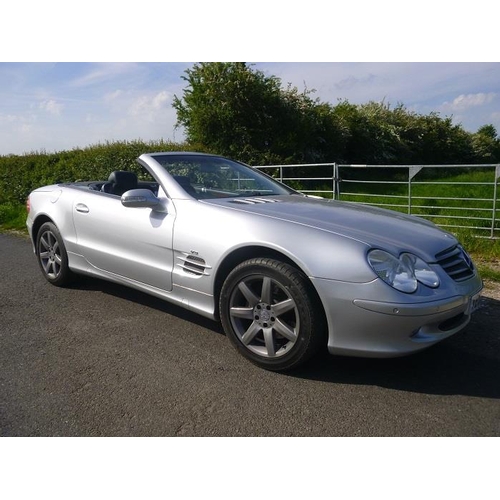 199 - Mercedes 500 SL convertible. 2003. Mint condition. Runs well. 85343 miles. Reg YE03 VFJ. V5