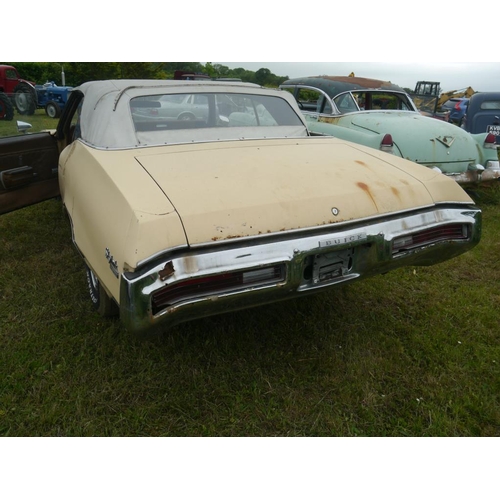 204 - Buick Skylark convertible. Runs. V8 Petrol. 94 250