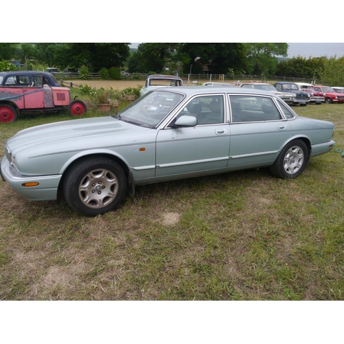 218 - Jaguar Sovereign. V8 4L. 4 Door. RHD. Duck egg blue. French import. Runs well. With key Reg AY-597-2... 