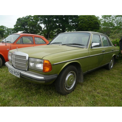 222 - Mercedes 240D. 1984.Runs. Manual. 150,444 miles. Some service history and MOT's.  Currently register... 