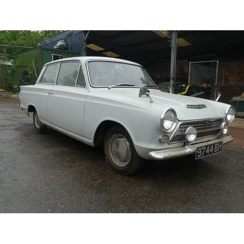 224 - Ford Cortina De Luxe 2 door. 1963. 1198cc. Very tidy, brakes overhauled. Runs. Last MOT Dec 2018. Wi... 