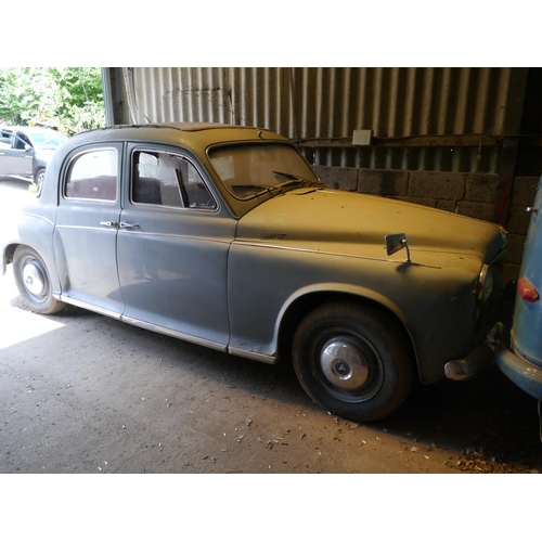 231 - Rover 95 saloon. 1964. 2625cc. 24794miles recorded. Reg. 9352 DP. V5