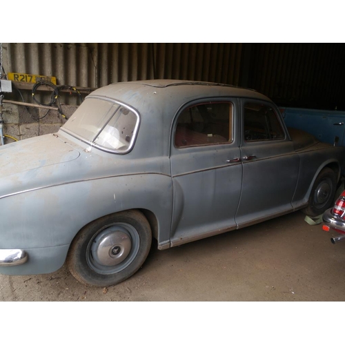 231 - Rover 95 saloon. 1964. 2625cc. 24794miles recorded. Reg. 9352 DP. V5