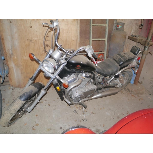 235 - Suzuki intruder motorcycle. Twin engine, no docs