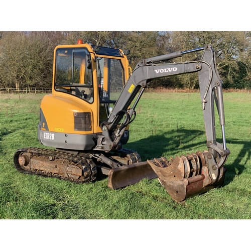 252 - Volvo EC 28 2.8 ton mini digger, 2010. Blade, quick hitch buckets, 3900 hours, rubber tracks. With k... 