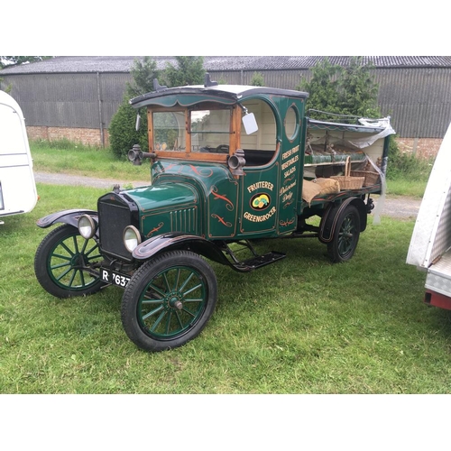 236 - Ford 1 Ton Fruiterer Greengrocers truck. 1921. Runs. With key. V5. Reg R 7637