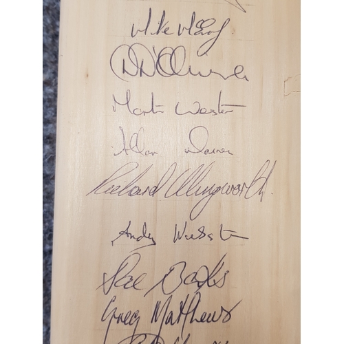 390 - Duncan Fearnley cricket bat signed by the Worcestershire cricket team 1983, including Greg Matthews,... 