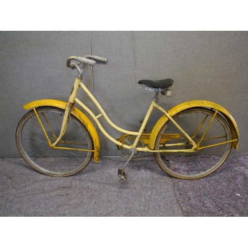 411 - American Colombia ladies bike. Circa 1950's Beach cruiser