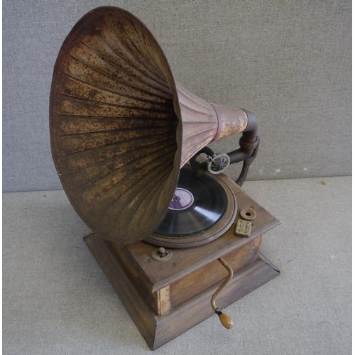 515 - Gramophone in good working order