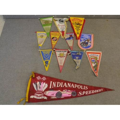 542 - Speedway flags -12