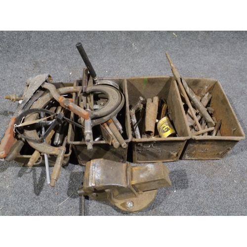 617 - Small bench vice and large quantity of metal working tools